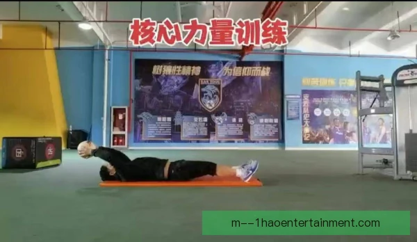 蹴球注意力集中训练，赛场稳定心态决定成败